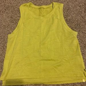 Iululemon train to be tank